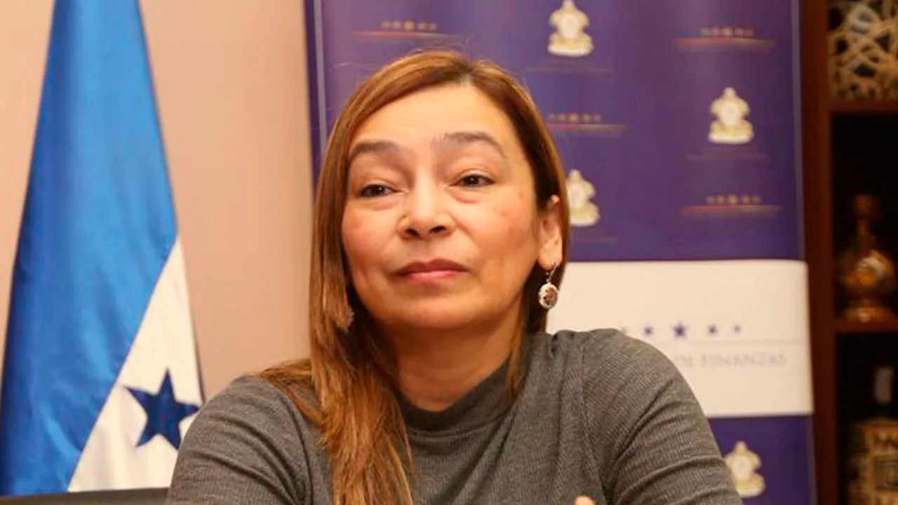 Imagen de Capturan a exministra de Finanzas Rocío Tábora, acusada por fraude en caso Hospitales móviles