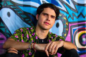 Ahora 3030 - #Espectaculos Alexis Siles, en la gran final de Miss Earth Veracruz 2021 El joven cantante y compositor Alexis Siles se encuentra listo para participar en la gran final del