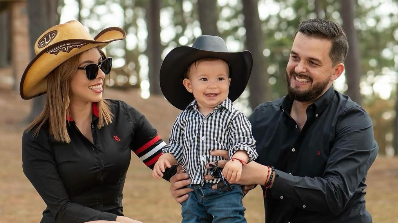 Imagen de Laura Meza celebró el primer cumpleaños de su hijo con una sesión de fotos al estilo vaquero