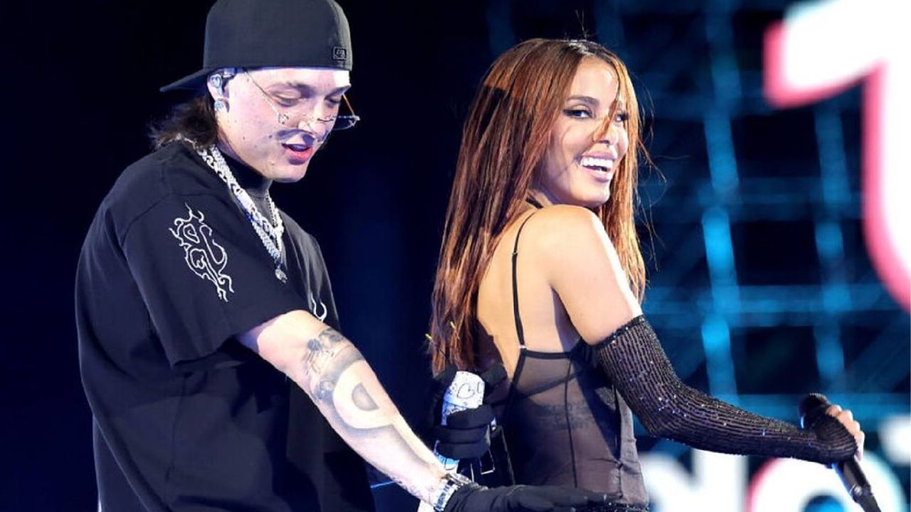 Imagen de Peso Pluma rompe el silencio y habla sobre el beso que le dio a Anitta