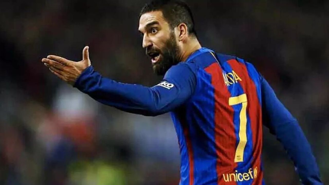 Imagen Principal de Nota: FOTOS: Exjugador del FC Barcelona, Arda Turan, acusado de destrozar mansión de lujo