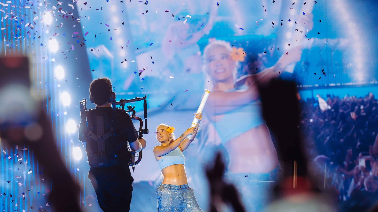 Imagen Principal de Nota: ¿Karol G está embarazada?, así  anunció el género del bebé, durante su concierto
