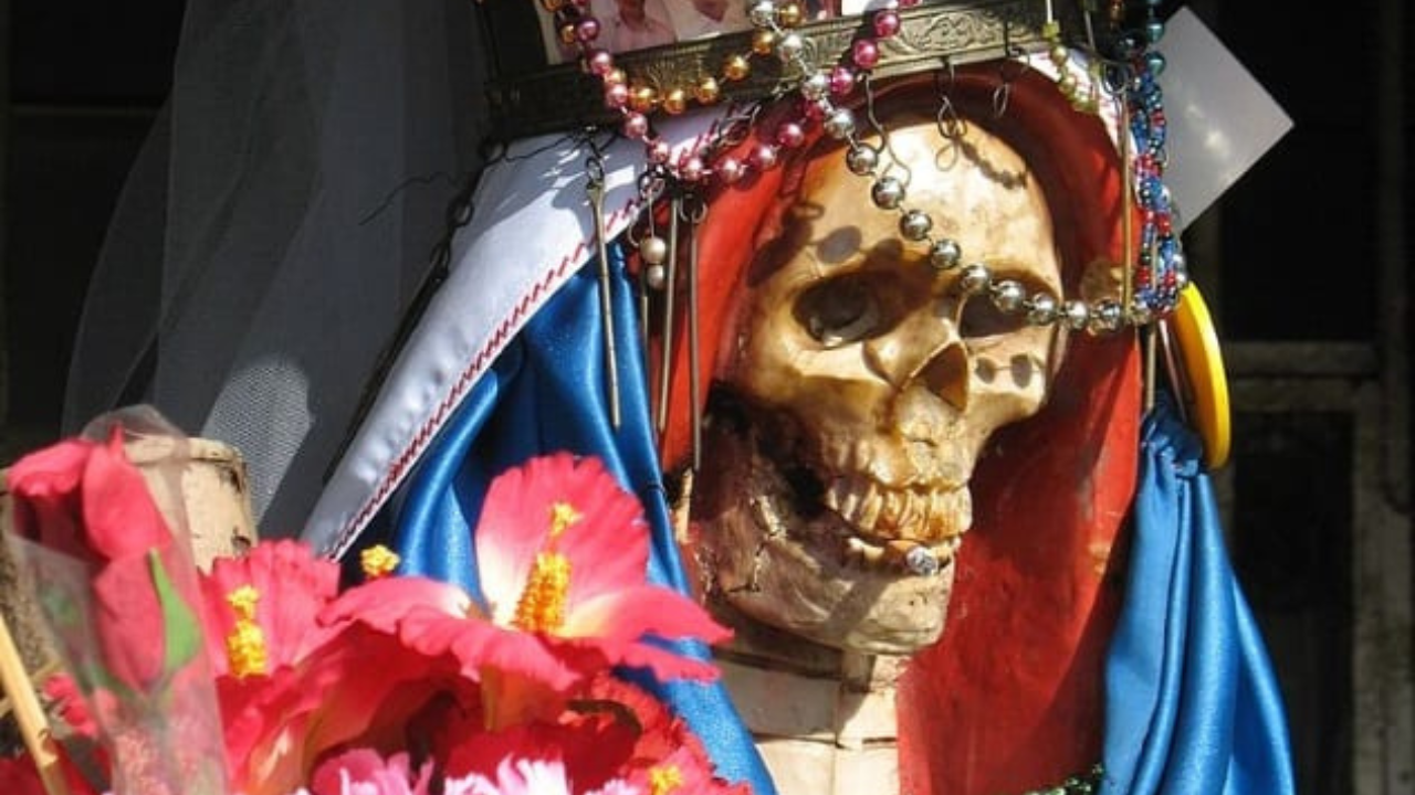 Estatua de la Santa Muerte