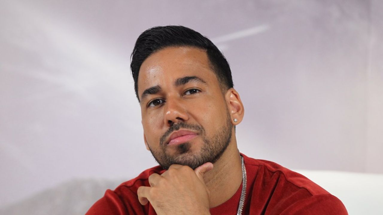 Imagen Principal de Nota: Romeo Santos reacciona molesto y desmiente hospitalización por paro cardíaco; ‘Dios lo reprenda’