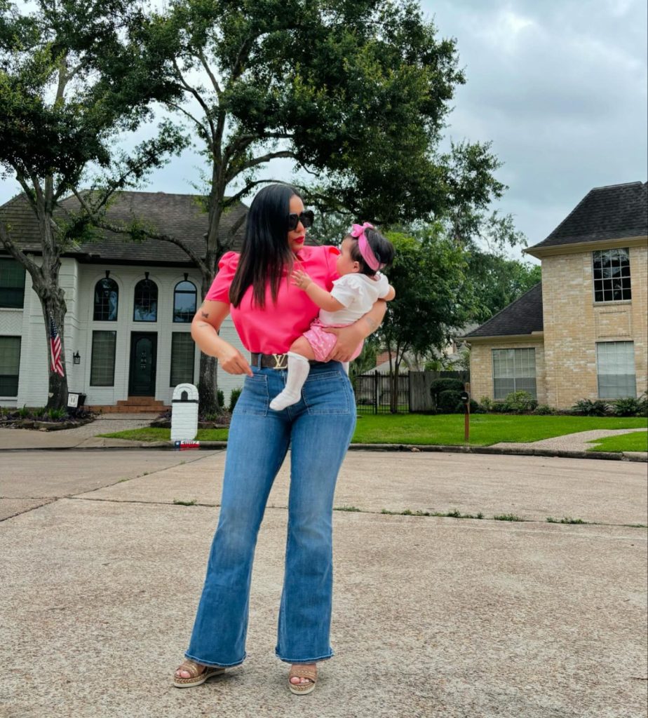 Elsa Oseguera sorprende con nuevo look