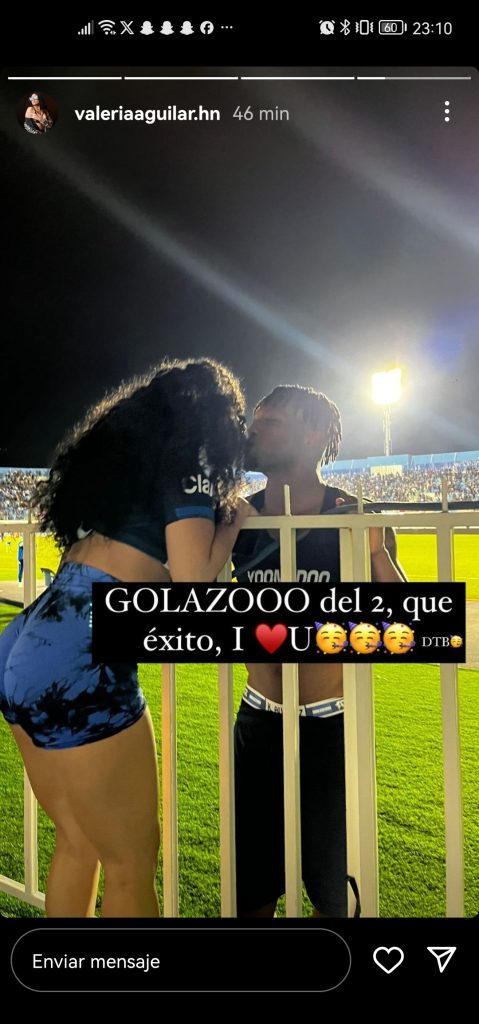 ¡Amor en la cancha! Kevin Álvarez recibe tierno beso de su novia tras el empate de Motagua