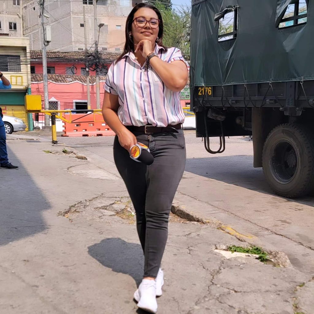 Fanny Zúniga en reportería en Hoy Mismo. @fannyzuniga