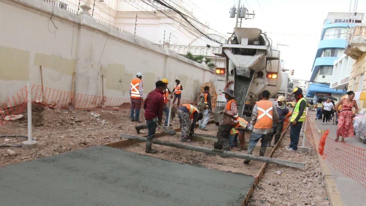 Imagen Principal de Nota: ¡Atención conductores! Reparación de calles en el Distrito Central hoy