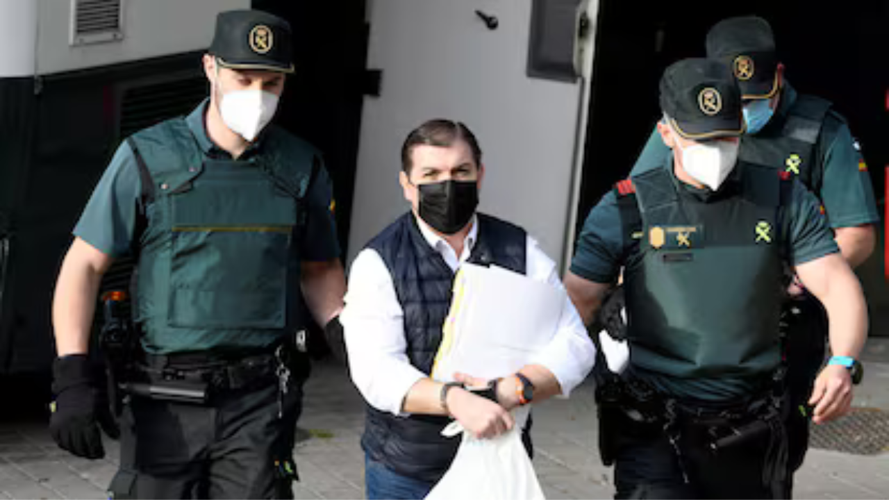 Imagen Principal de Nota: César Román el 'Rey del Cachopo': quién es, qué hizo y de qué trata la serie