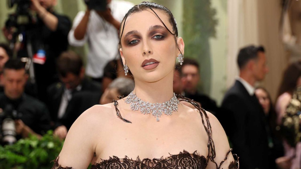 Imagen Principal de Nota: Emma Chamberlain entre las mejores vestidas de Met Gala 2024