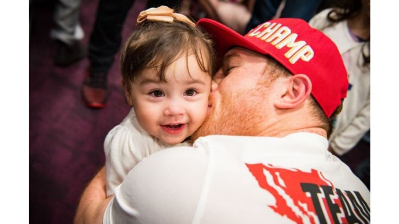 Canelo y su hija segunda hija.