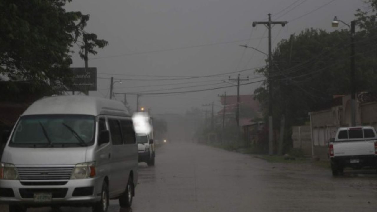 Imagen Principal de Nota: Lluvias con actividad eléctrica azotarán Honduras durante este 1 de mayo
