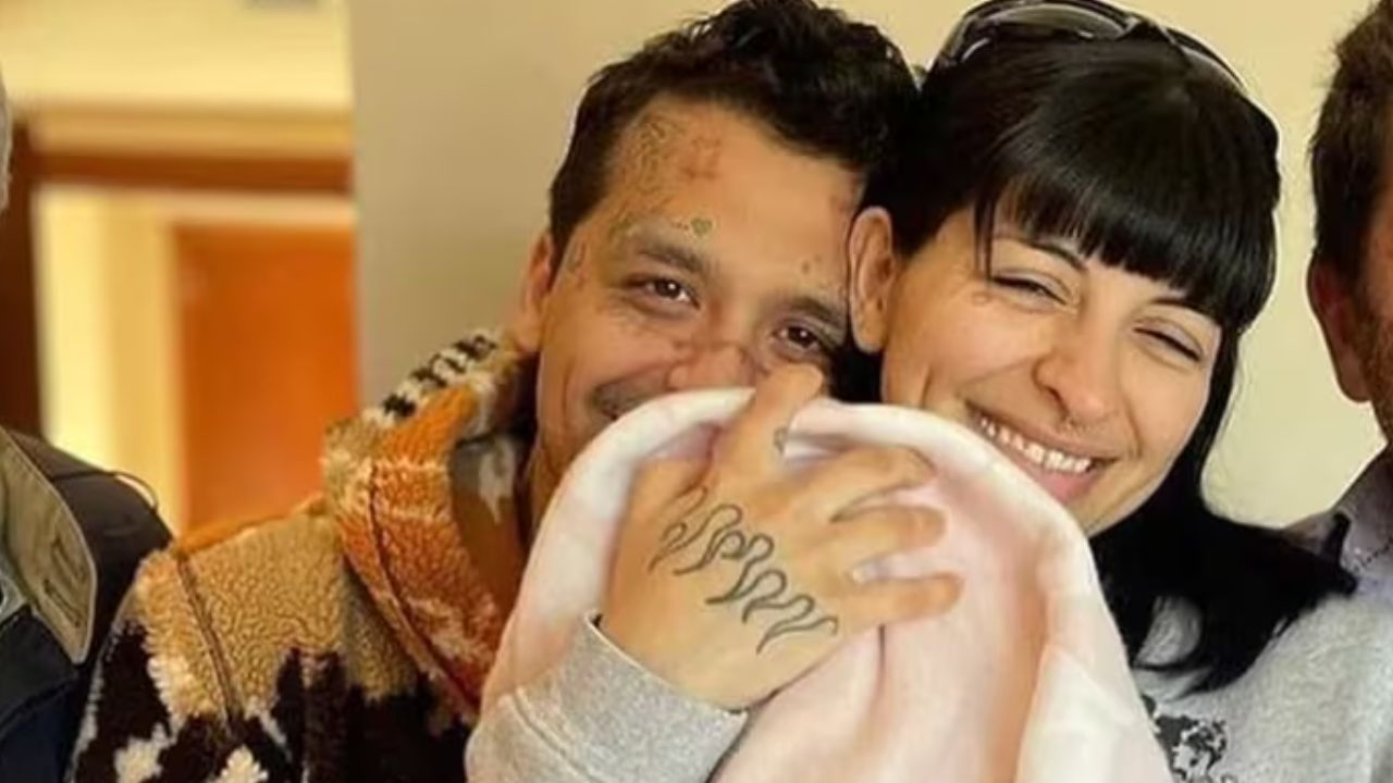 Imagen de Christian Nodal revela que Cazzu y su hija estuvieron al borde de la muerte durante el parto: 'Pensé en quitarme la vida'