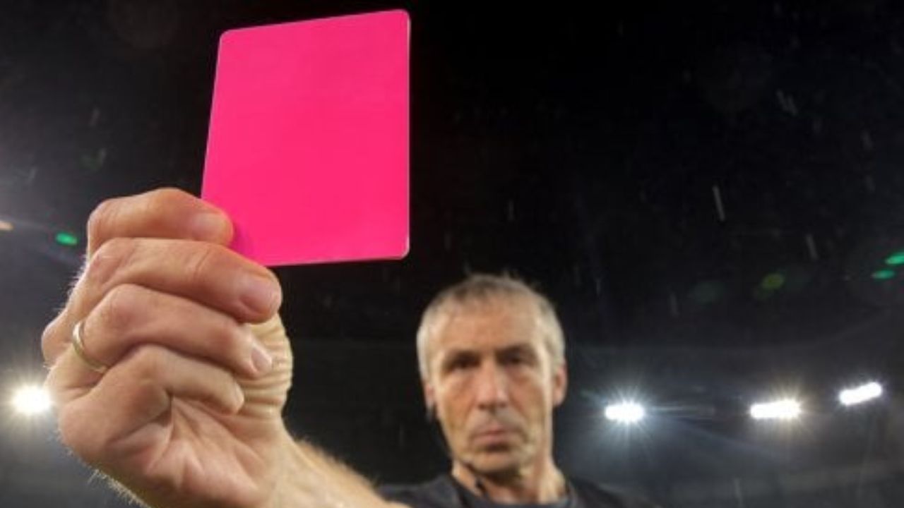 Imagen Principal de Nota: Llega la tarjeta rosa a la Copa América 2024 ¿Para qué se usará?