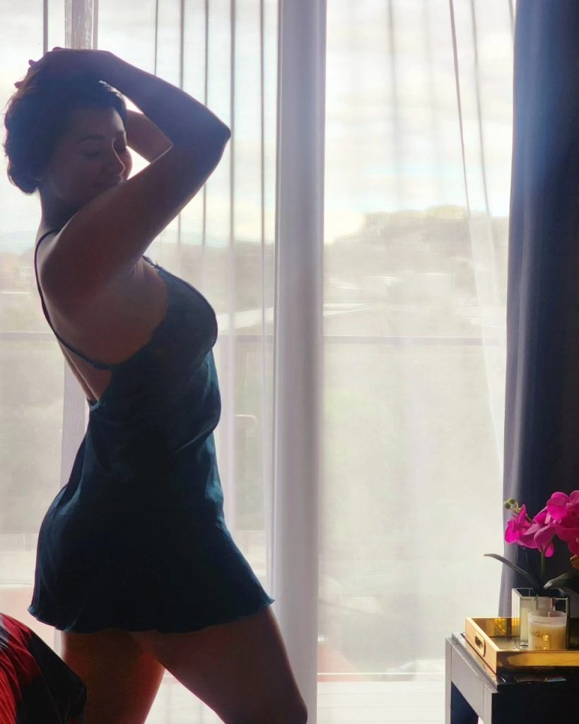 Milagros Flores en sexy pilama