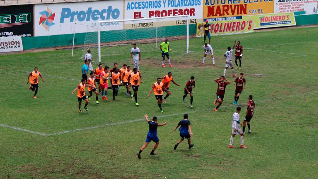 Partido entre Lone FC vs Juticalpa