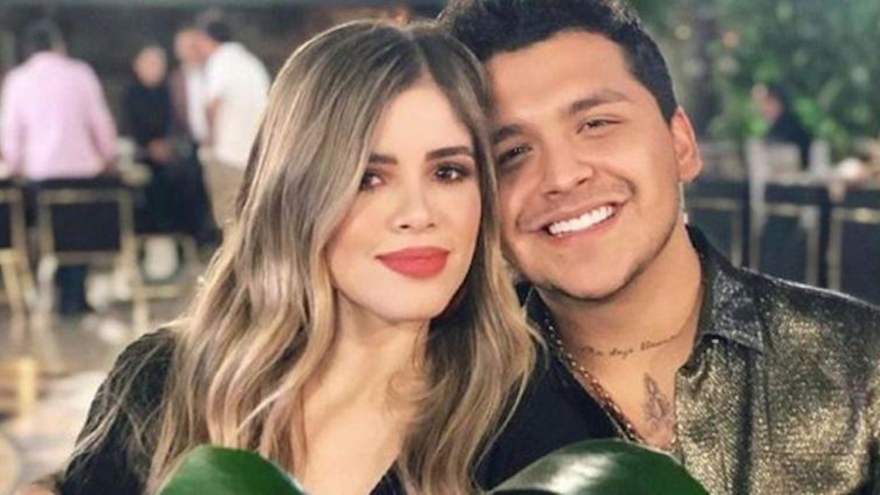 novia de Nodal