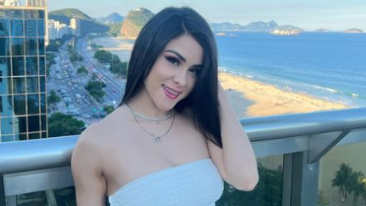 Imagen Principal de Nota: Campanita enciende las redes con sus fotos en Utila