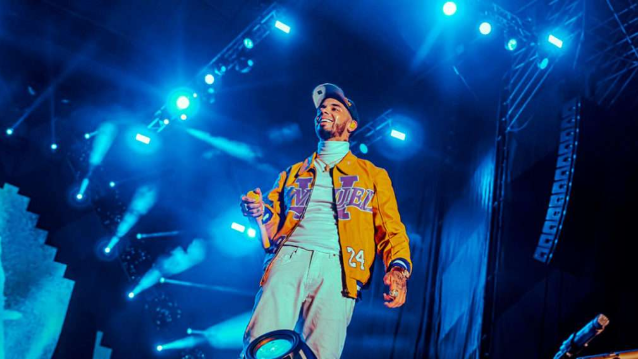 Imagen Principal de Nota: Anuel AA abuchea a su DJ en pleno concierto