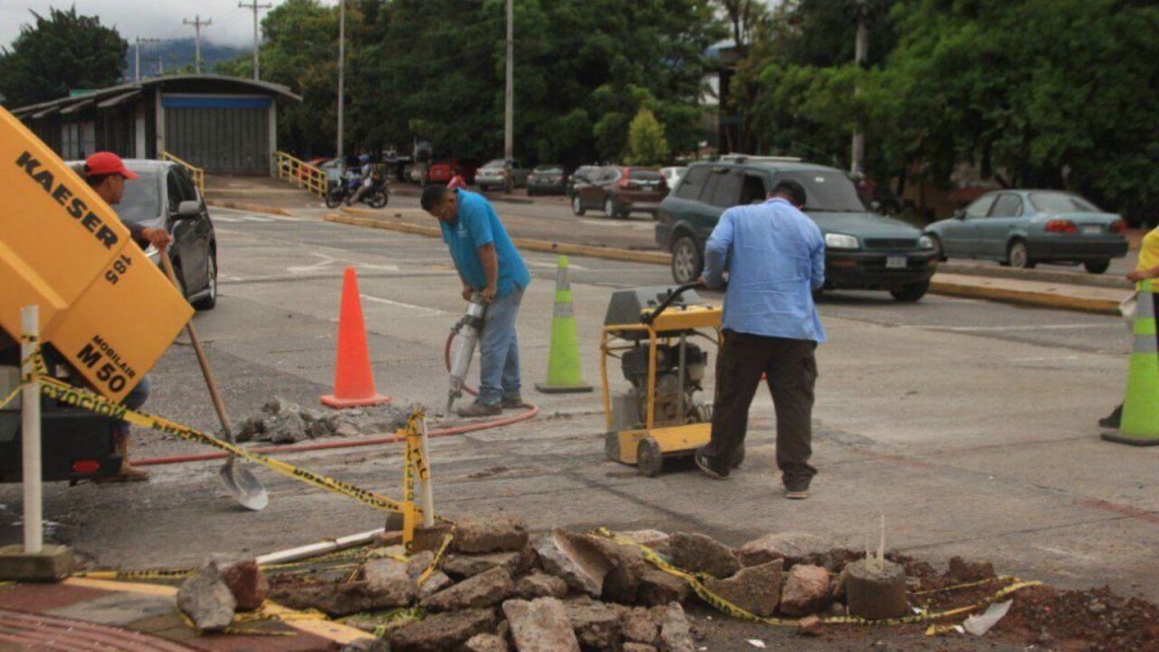 Imagen Principal de Nota: Cierre del carril hacia Residencial Honduras por reparaciones