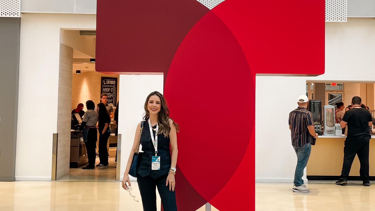Imagen Principal de Nota: Jennifer Girón, la influencer y creadora de contenido hondureña que vivió una experiencia exitosa en Telemundo