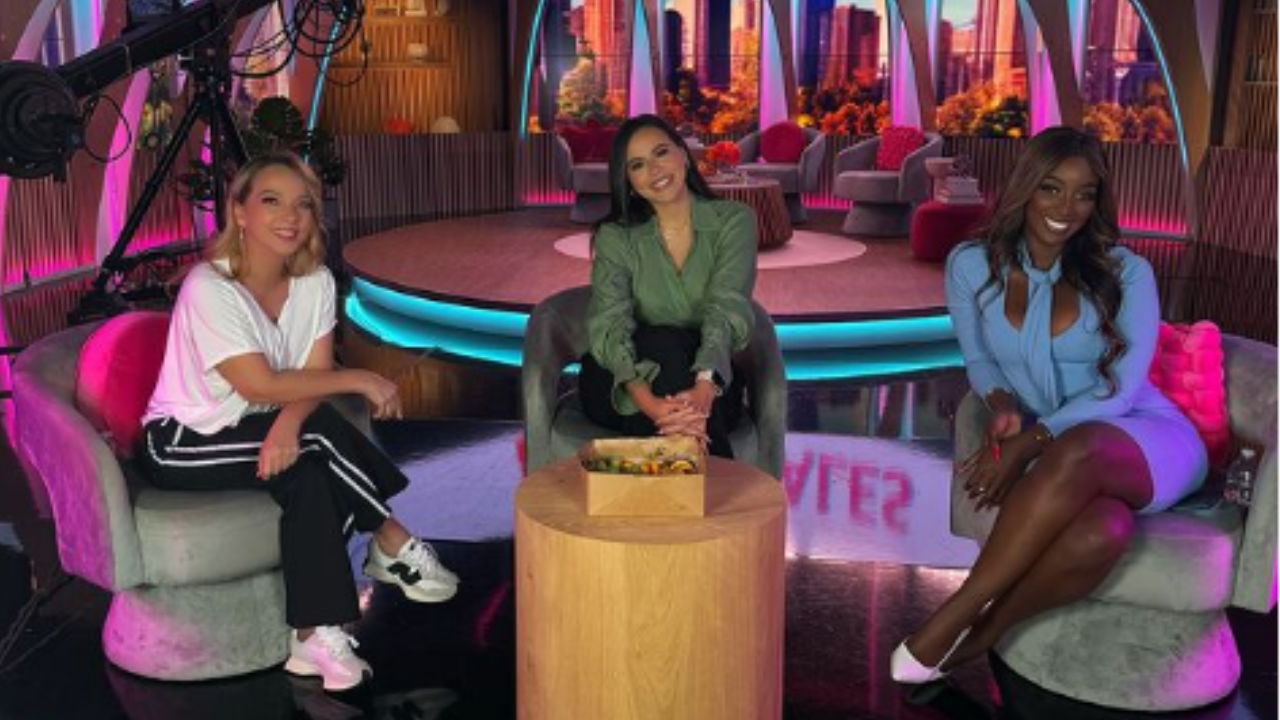 Imagen Principal de Nota: Ana Alvarado comparte set con Adamari López