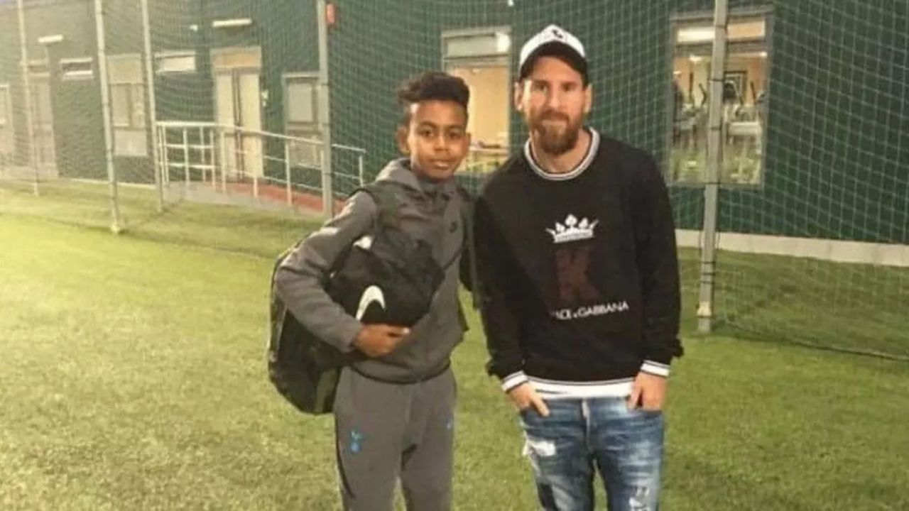 Imagen Principal de Nota: Revelan imagen inédita de Lionel Messi dándole 'la bendición' a Lamine Yamal bebé