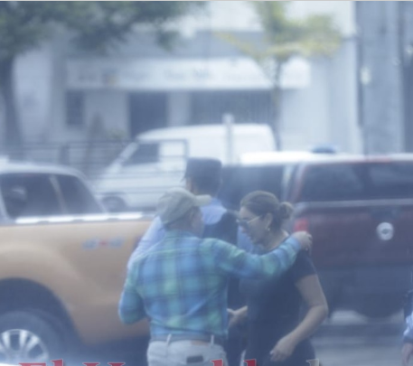 imágenes de Rina Leal al conocer el asesinato de su hermano