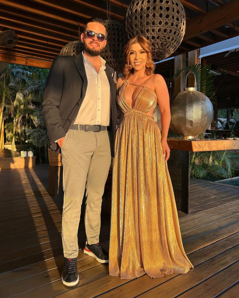 Laura Meza elimina fotos junto al padre de su hijo