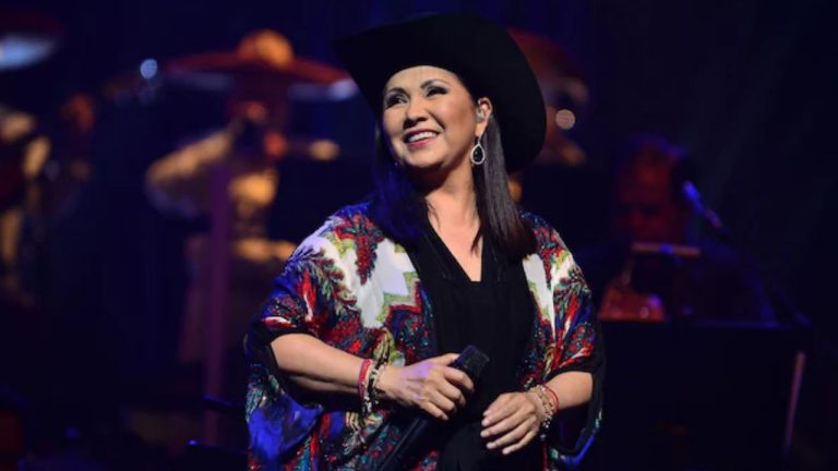 Imagen Principal de Nota: Ana Gabriel sorprende al confesar que sigue soltera ¿No se casó?