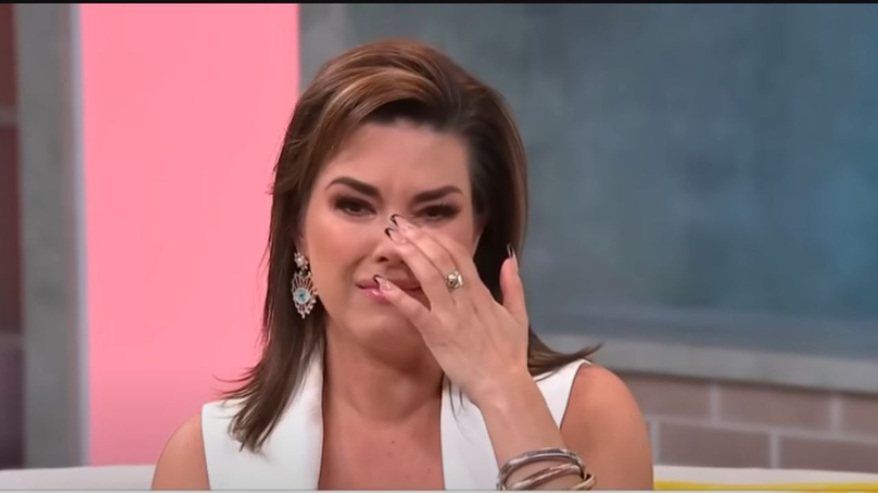 Imagen Principal de Nota: Alicia Machado rompe en llanto al hablar de  Venezuela