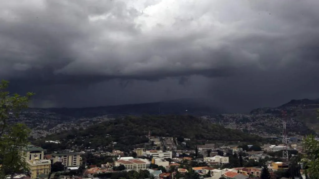 Imagen Principal de Nota: Lluvias con actividad eléctrica en Honduras se esperan para este lunes