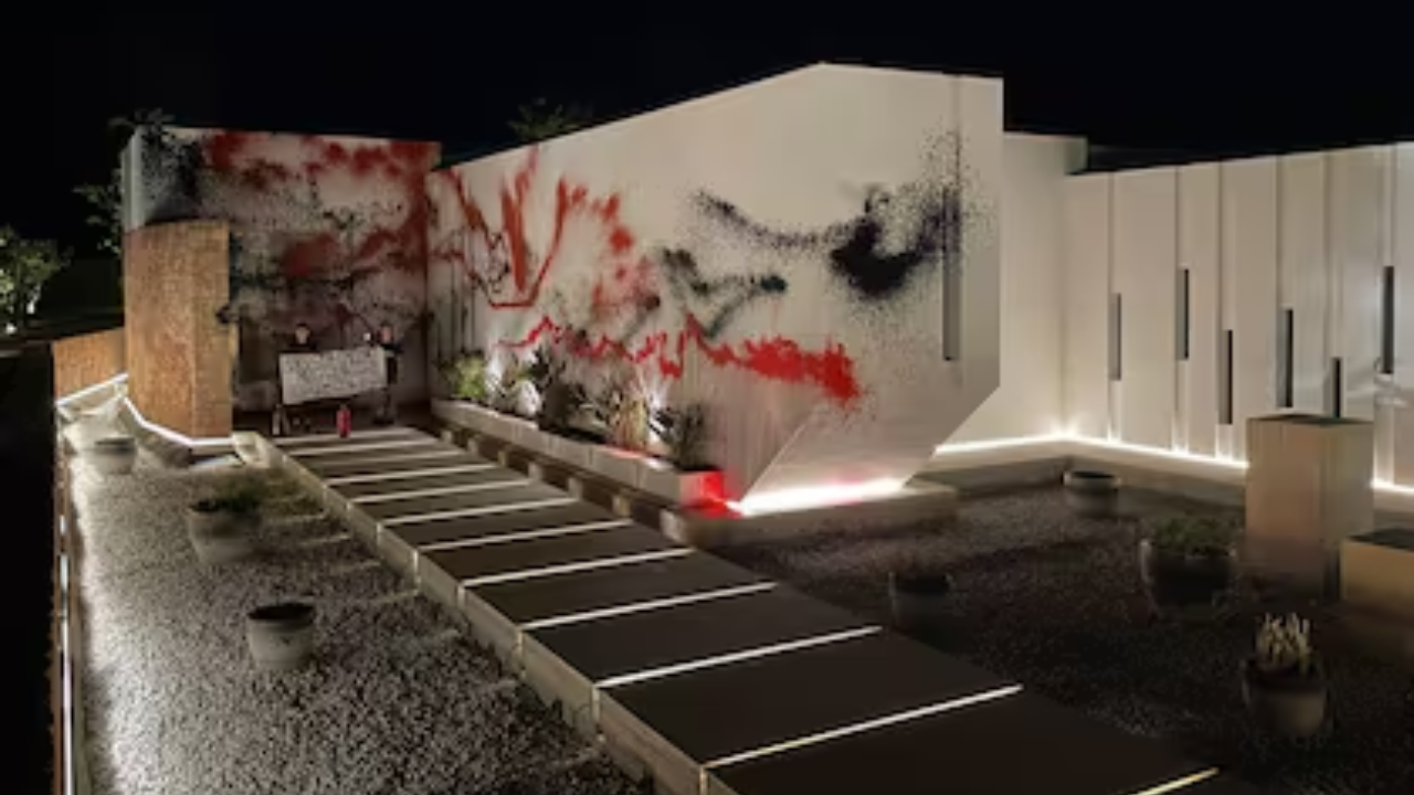 Imagen Principal de Nota: Vandalizan mansión de Messi, ¿Hubo amenazas a muerte?