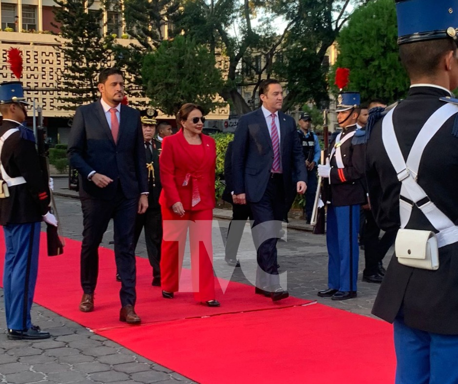 <blockquote class="twitter-tweet"><p lang="es" dir="ltr"><a href="https://twitter.com/hashtag/IndependenciaDeHonduras?src=hash&ref_src=twsrc%5Etfw">#IndependenciaDeHonduras</a> 🇭🇳 Hoy celebramos con orgullo 202 años de independencia. 🌟 Unidos como nación, seguimos adelante hacia un futuro brillante. 🎉 ¡Feliz Día de la Independencia, Honduras! 🙌🥳 <a href="https://twitter.com/hashtag/HondurasSosVos?src=hash&ref_src=twsrc%5Etfw">#HondurasSosVos</a> 🇭🇳✨ <a href="https://t.co/JzZMBJSBz4">pic.twitter.com/JzZMBJSBz4</a></p>— Televicentro HN (@televicentrohn) <a href="https://twitter.com/televicentrohn/status/1702668172661256684?ref_src=twsrc%5Etfw">September 15, 2023</a></blockquote> <script async src="https://platform.twitter.com/widgets.js" charset="utf-8"></script>