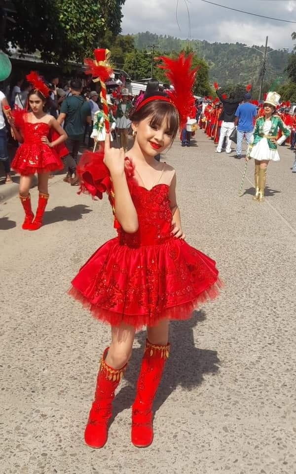 Bridayeth Solorzano palillona de la Escuela Manuel de adalid y Gamero Danlí