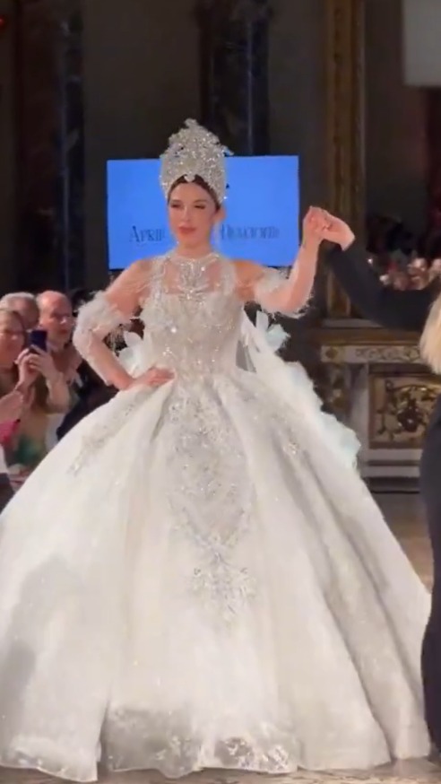 Emma Coronel cumple su sueño y debuta como modelo en el Fashion Week en Milán