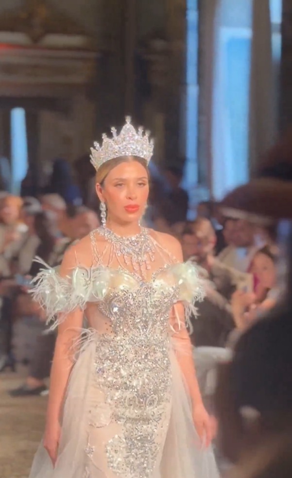 Emma Coronel cumple su sueño y debuta como modelo en el Fashion Week en Milán