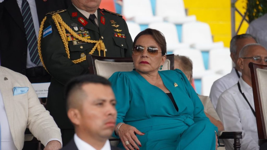Castro deslumbró con un traje de color turquesa
