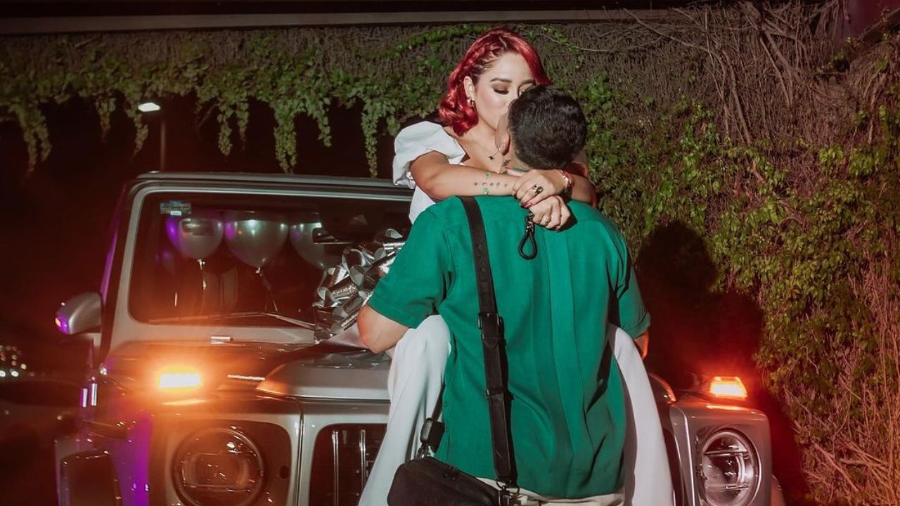 Imagen Principal de Nota: Así de lujoso fue el regalo que le dio Eduin Caz a su esposa