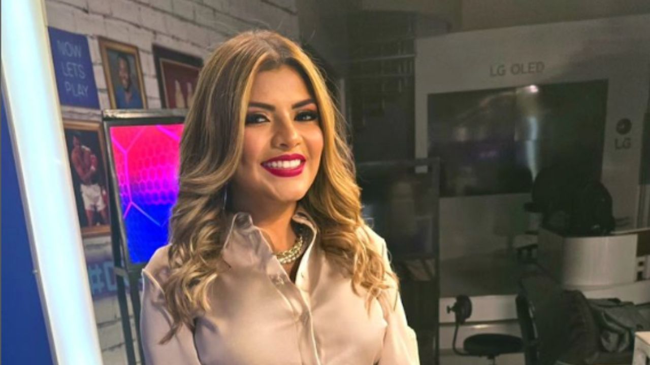 Imagen Principal de Nota: Esposo de Sarahi Espinal capta infraganti a dos soldados viendo  fotos de ella en traje de baño
