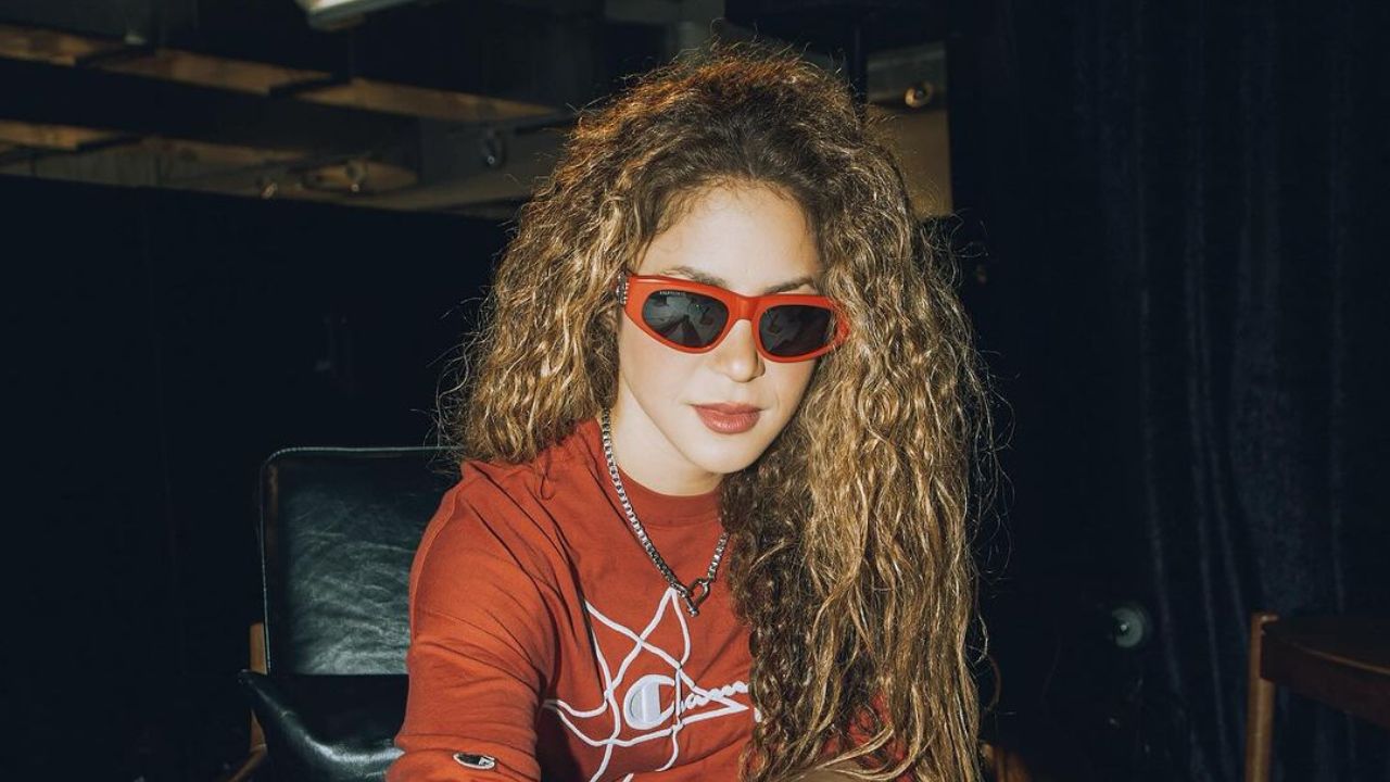 Imagen Principal de Nota: Hombre graba por debajo del vestido a Shakira, así fue su reacción