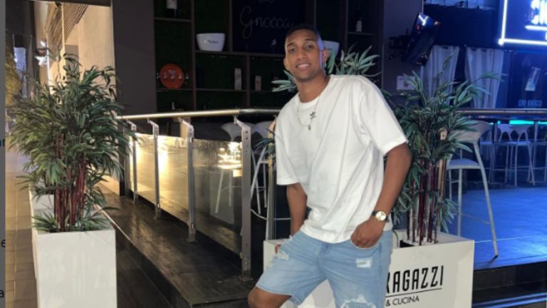 Imagen Principal de Nota: Jugador del Real España presume a su bella novia ¿quién es?