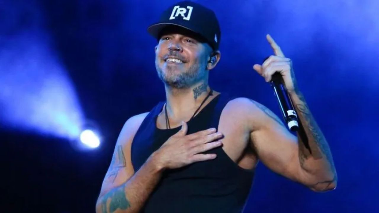 Imagen Principal de Nota: Sale a la luz foto de Residente con la camisa del Olimpia