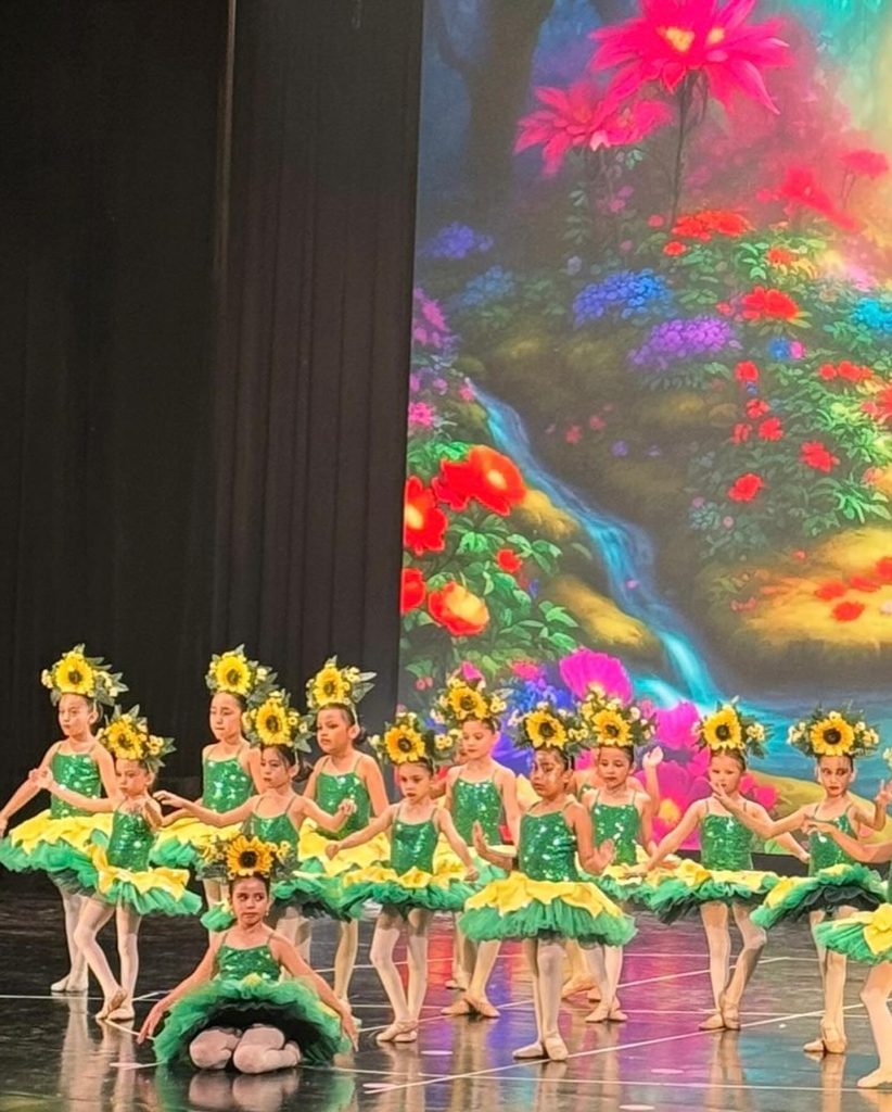 Ballet Pavlova deslumbra en el Teatro Nacional Manuel Bonilla con "Alicia en el País de las Maravillas"