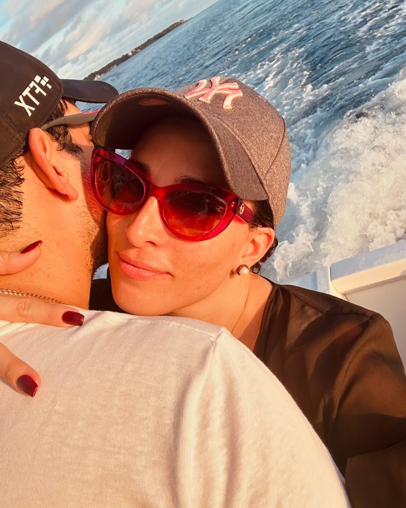 Alexa Ferrari comparte románticas fotos