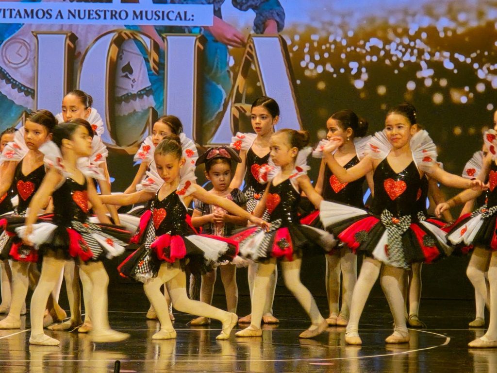 Ballet Pavlova deslumbra en el Teatro Nacional Manuel Bonilla