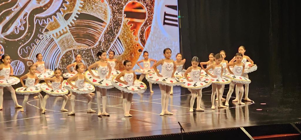 Ballet Pavlova deslumbra en el Teatro Nacional Manuel Bonilla