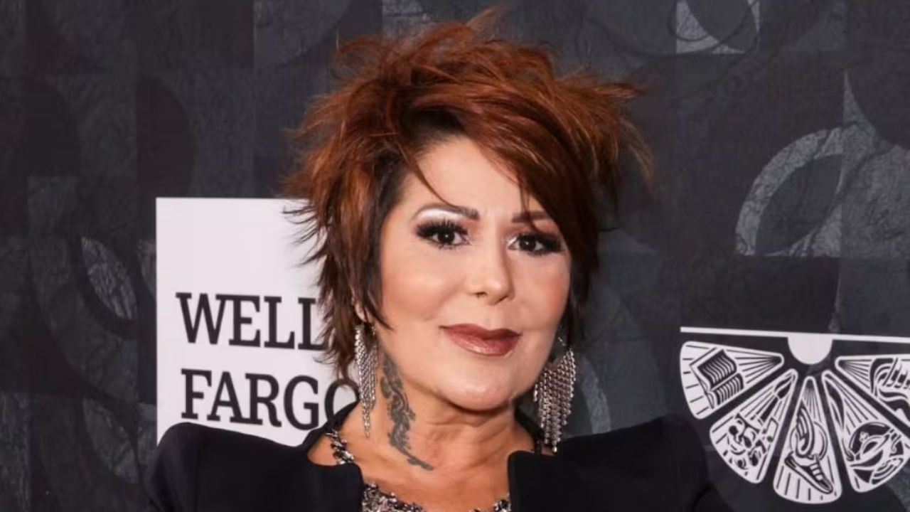 Imagen Principal de Nota: Alejandra Guzman se cae en el aeropuerto y la tachan de alcohólica