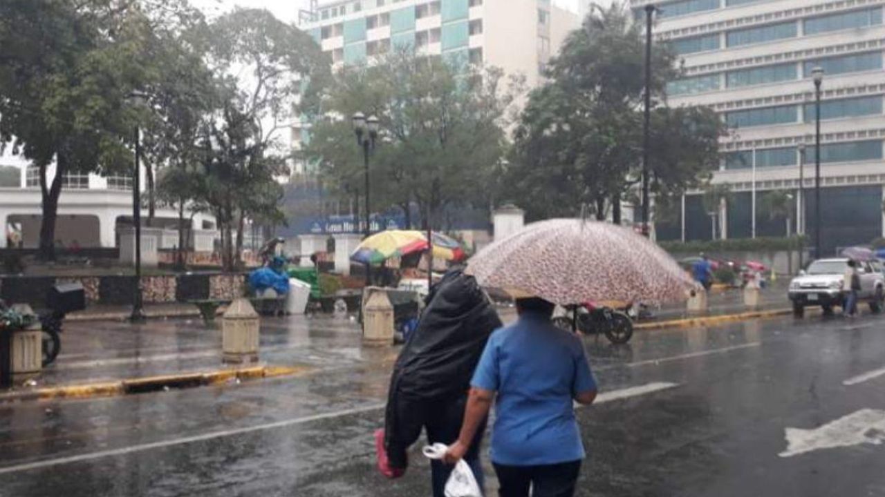 Imagen Principal de Nota: Honduras bajo lluvias y tormentas eléctricas este domingo
