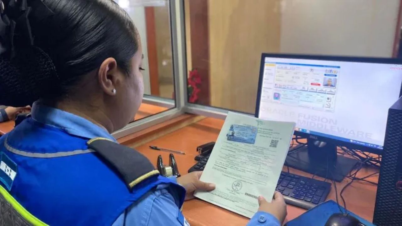 Imagen Principal de Nota: Permisos de conducir se renuevan con normalidad en feriado morazánico